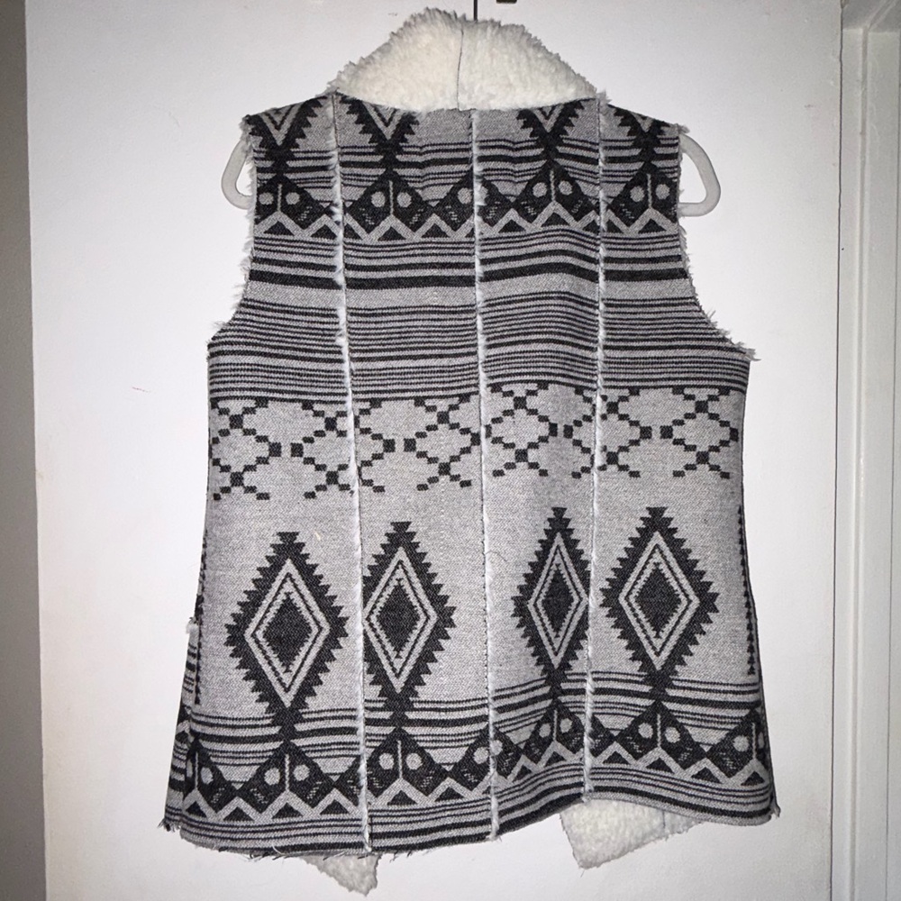 Mossimo Supply Co. Black and White Patterned Vest - Picture 2 of 3